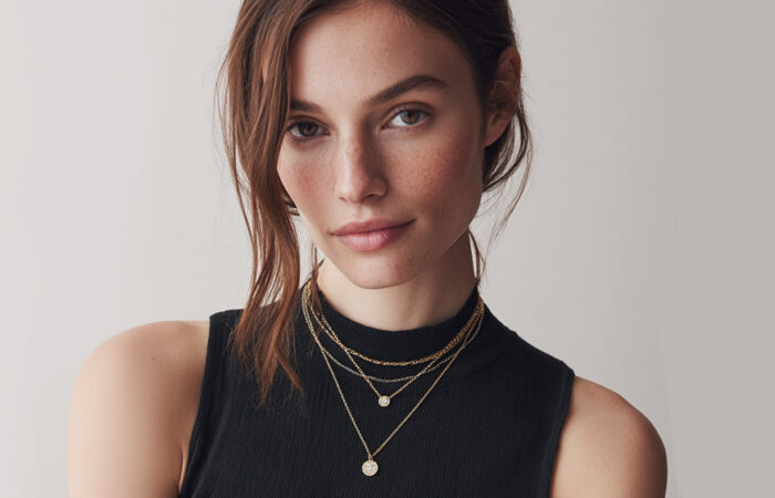 How to Layer Jewelry Like a Fashion Expert